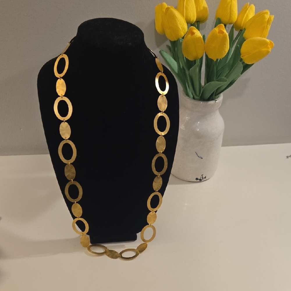 Elegant Gold Oval Link Necklace